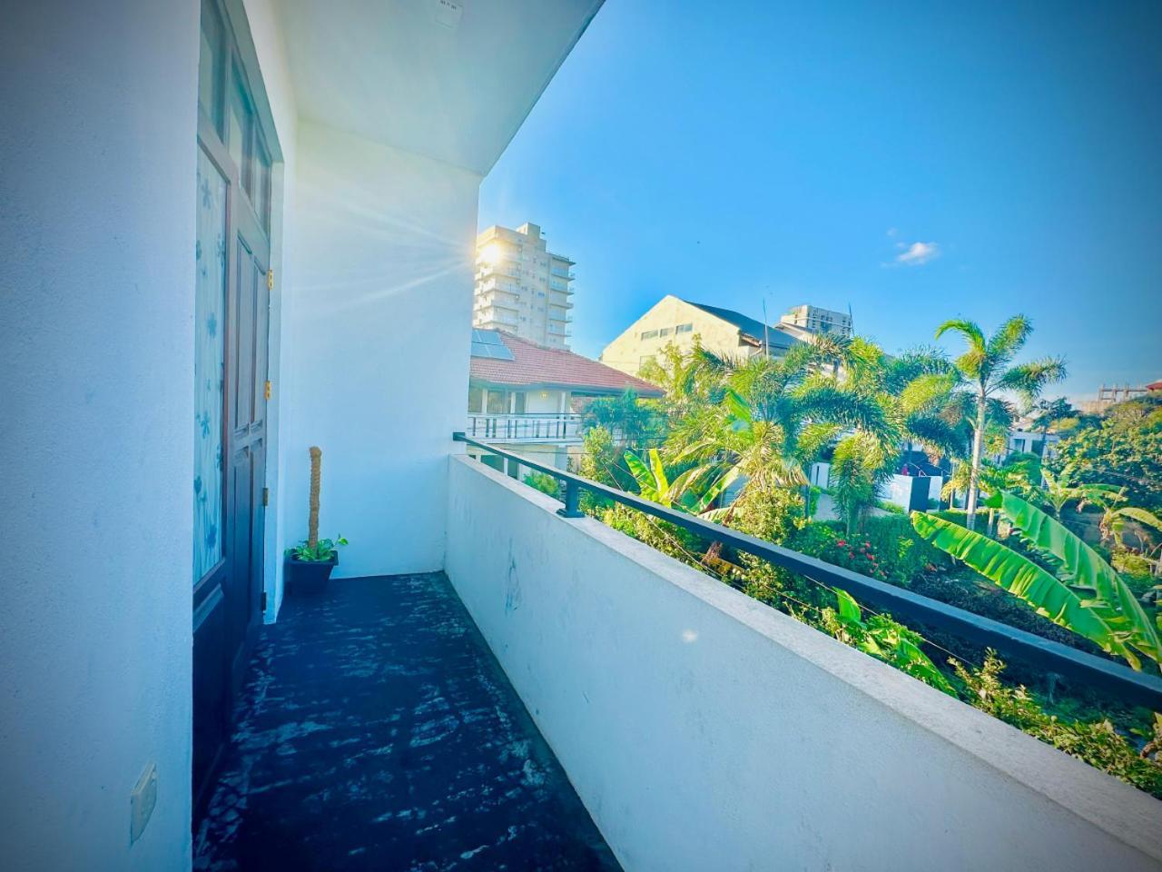 Sea Breeze Guest House נגומבו מראה חיצוני תמונה