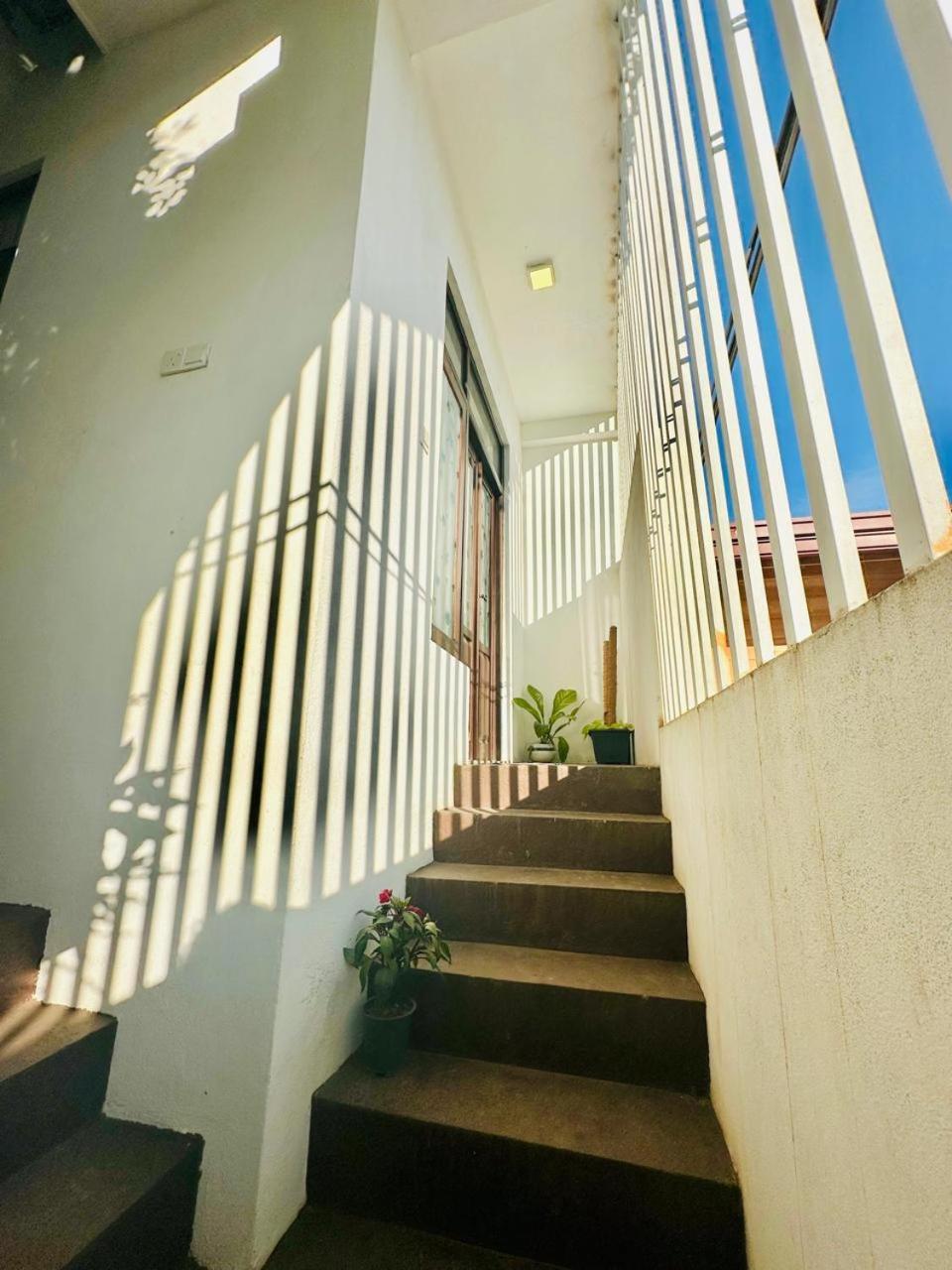 Sea Breeze Guest House נגומבו מראה חיצוני תמונה