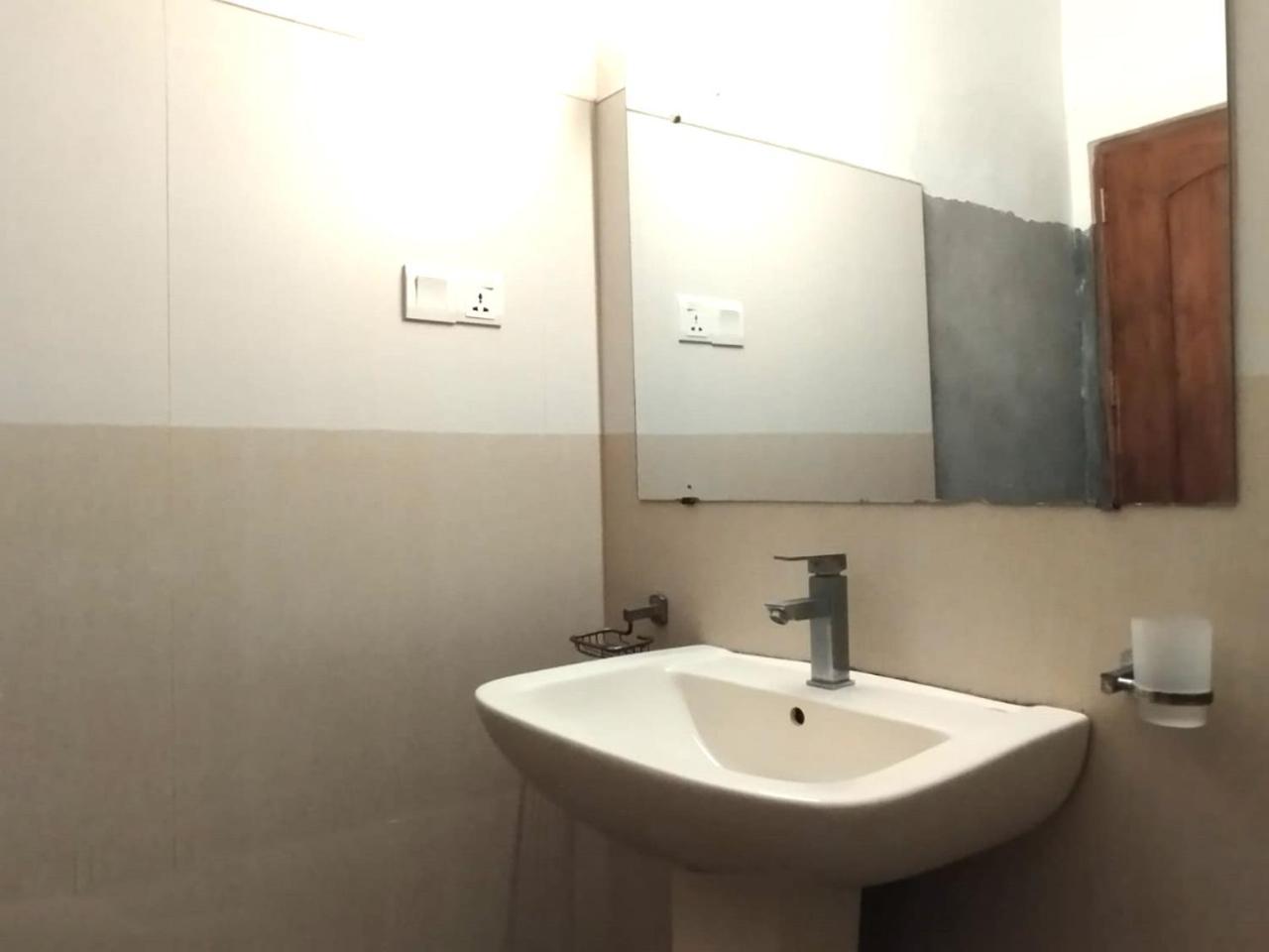 Sea Breeze Guest House נגומבו מראה חיצוני תמונה